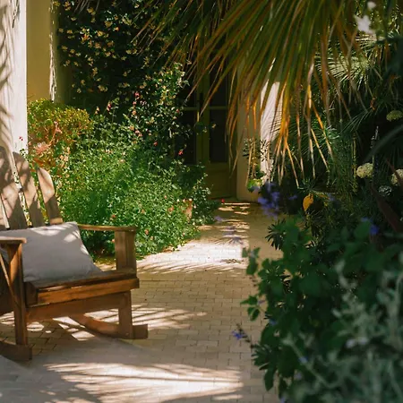 Marcelle En Camargue - Intra Muros - Piscine Et Jardin - Petit Dejeuner Compris 4* Aigues-Mortes