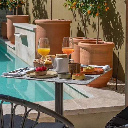 Гостевой дом Marcelle En Camargue - Intra Muros - Piscine Et Jardin - Petit Dejeuner Compris Эг-Морт